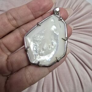 Kendra Scott Mother of Pearl Pendant